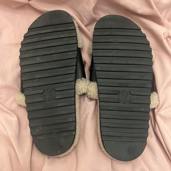 Louis Vuitton Slides - Picture 2 of 3